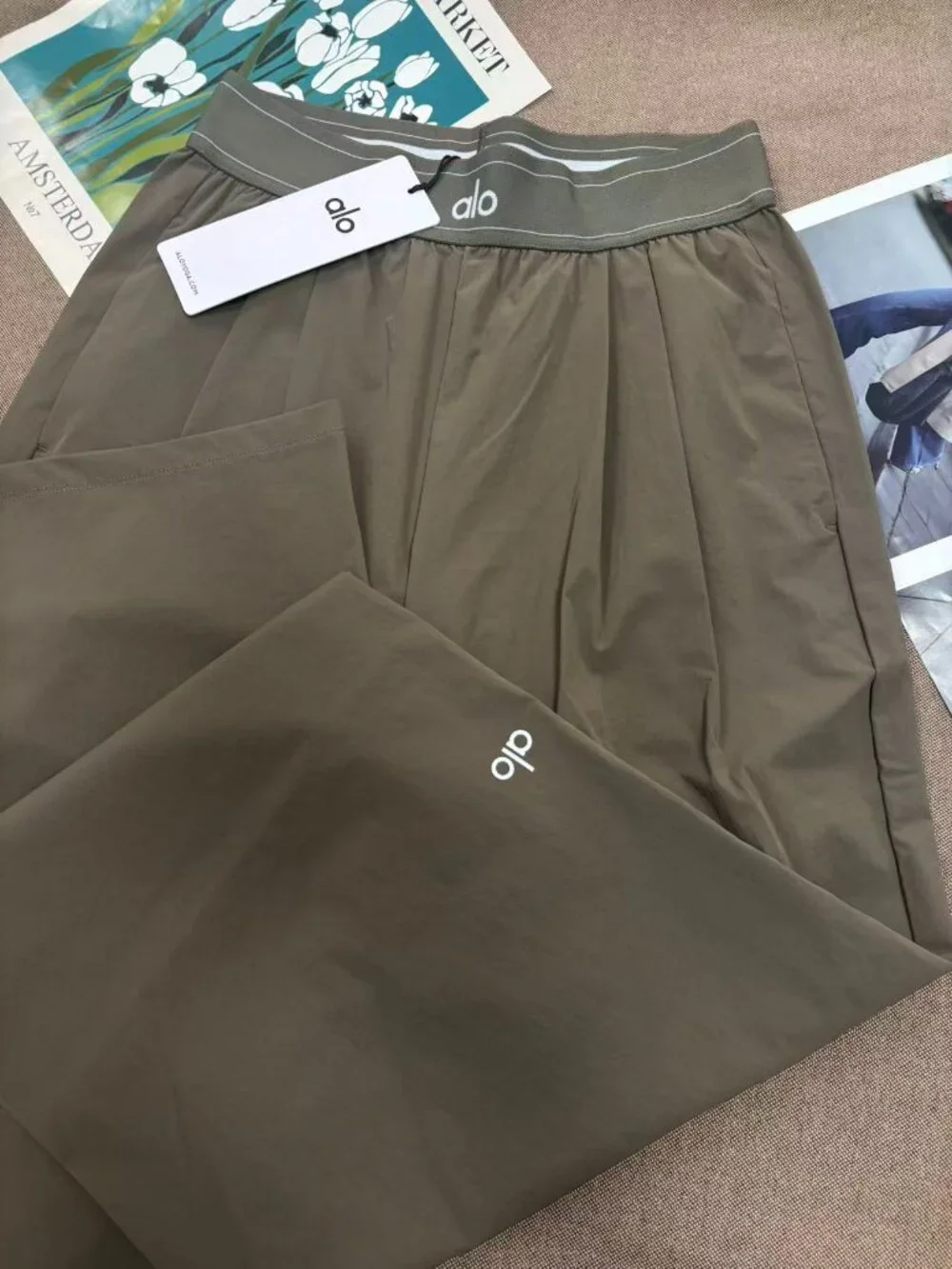 🥝NWT Alo Yoga Suit Up Trouser (Olive) Regular  30-inch Inner Seam Length 💫